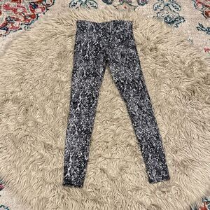 Spanx snakeskin print leggings size medium